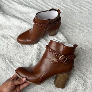 Cognac Heeled Boots! Size 9! LIKE NEW, worn twice! American Eagle Brand